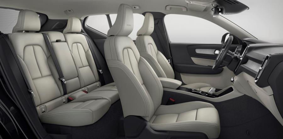 Интерьер Volvo XC40 T5 Inscription 2018 года  (WW) (фото 14 из 21)